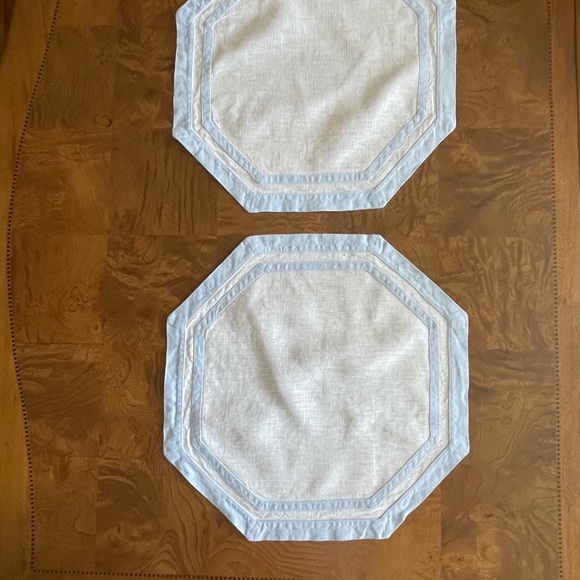 Matouk Placemats - 4 pack, white with blue trim - Picture 5 of 8